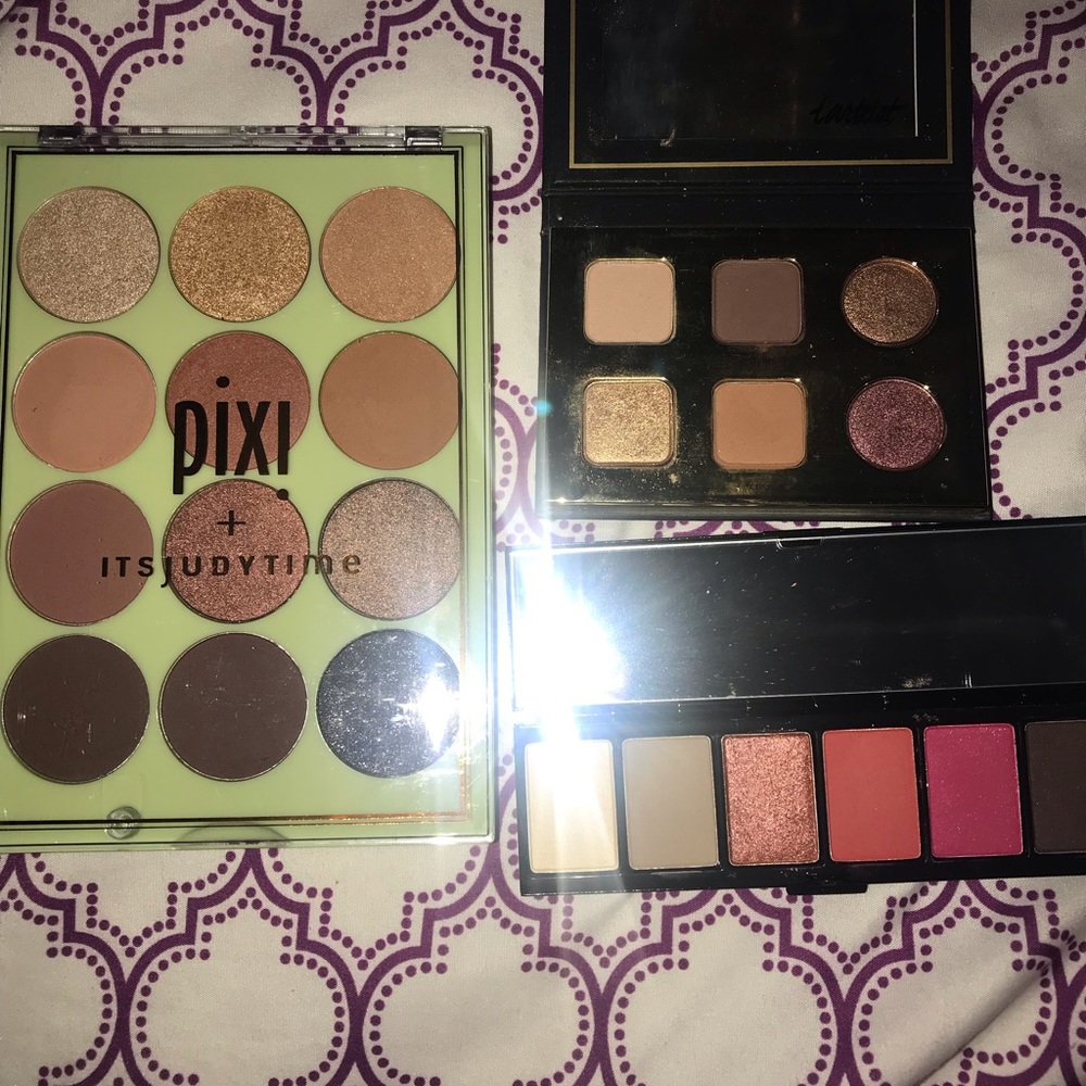 Eyeshadow palettes